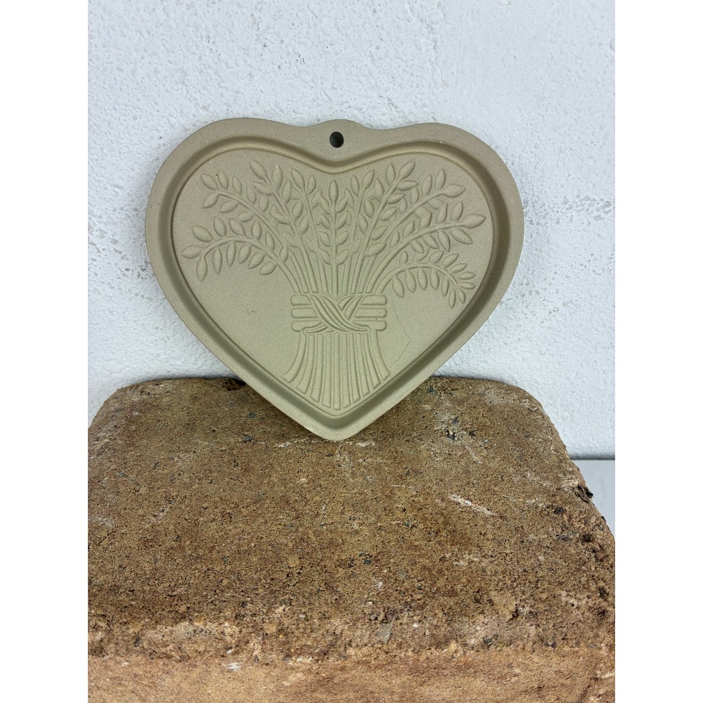 Pampered Chef Heart Stoneware Molds Set of 2 - Bountiful/Peace on Earth